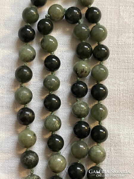Gyönyörű különleges jáde gyöngysor.