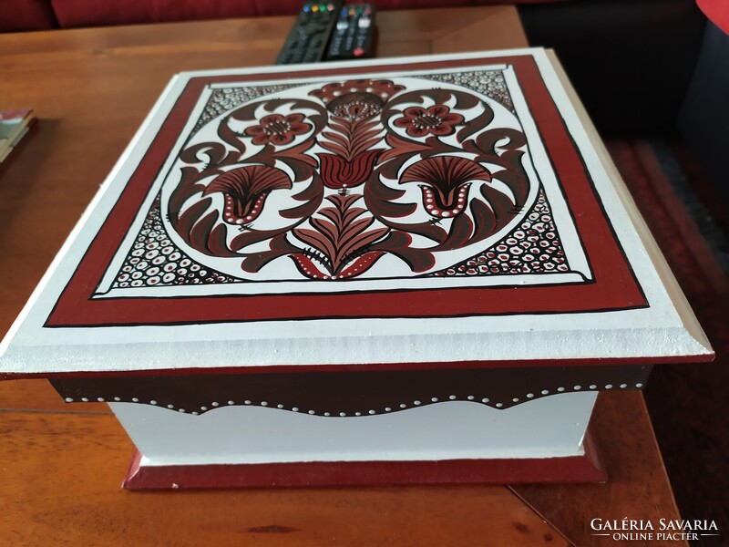 Gyönyörű népművész által készített díszdoboz
