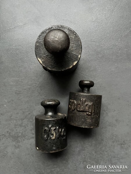 Hitelesített régi öntött vas mázsa , mérleg súlyok 3 db együtt