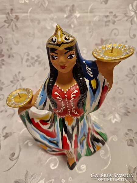 Üzbegisztáni népviseletes szépség kerámia gyertyatartó 24 cm