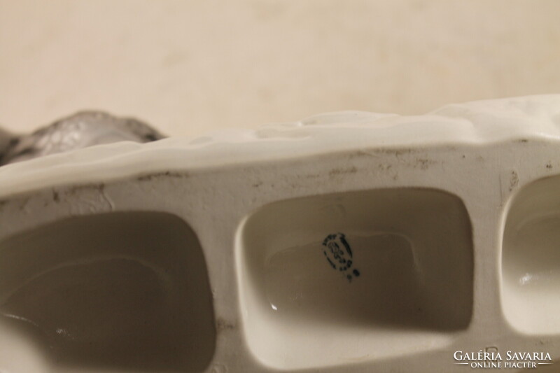 Ritka nagyméretű porcelán bölény 666