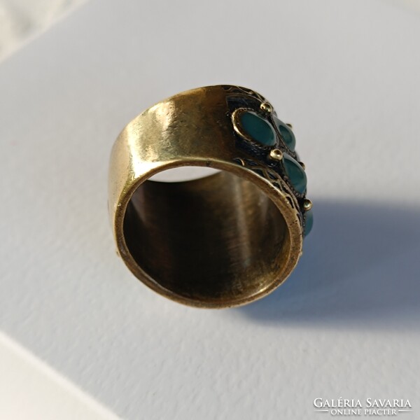 17,5 mm átmérőjű dekoratív réz gyűrű türkiz színű kövekkel