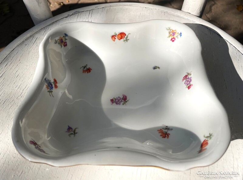 Zsolnay virágmintás salátás - köretes porcelán tál, jelzett Hüttl, Bán és Mihalik jelzéssel