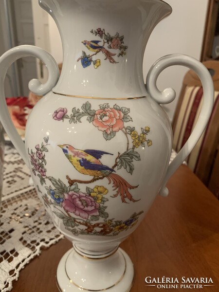 Hollóházi porcelán váza – kézzel festett, aranyozott, madár–virág minta (29 cm)