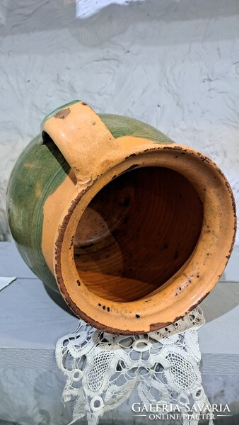 Nagyméretű zöld mázas köcsög, kerámia edény,  apróbb lepattogzásokkal