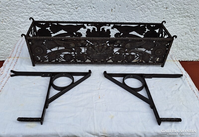 Kovácsoltvas virágtartó eladó ! Règi ! Kézi munka !