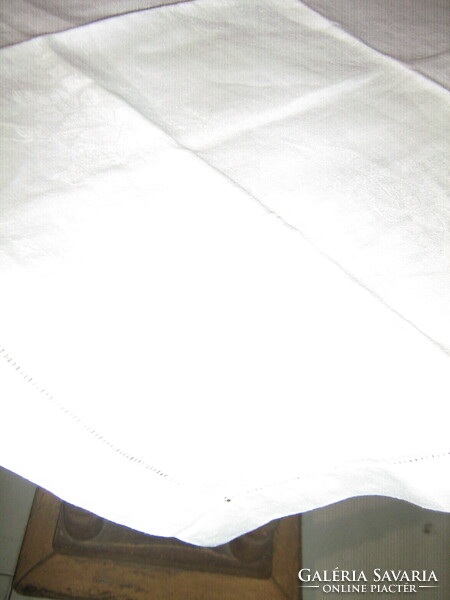 Csodaszép fehér rózsa mintás damaszt szalvéta vagy terítő