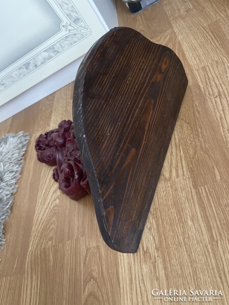 Nagy méretű, gyönyörű fali konzol bordó, dög-nehéz szerintem valami beton.