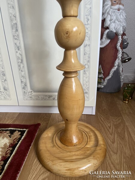 Faragott fa nagy posztamens szobor, vagy virágtartó masszív darab.