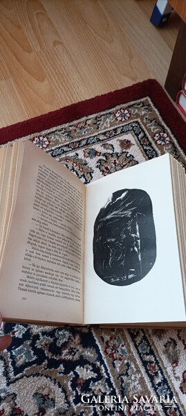 Fehér holló! Sorszámozott Kassák és Varsányi által dedikált kiadvány!