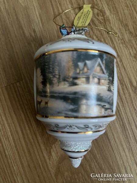 Gyönyörű fehér színű,  üveg karácsonyfa dísz, nem volt használva.