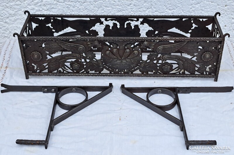 Kovácsoltvas virágtartó eladó ! Règi ! Kézi munka !