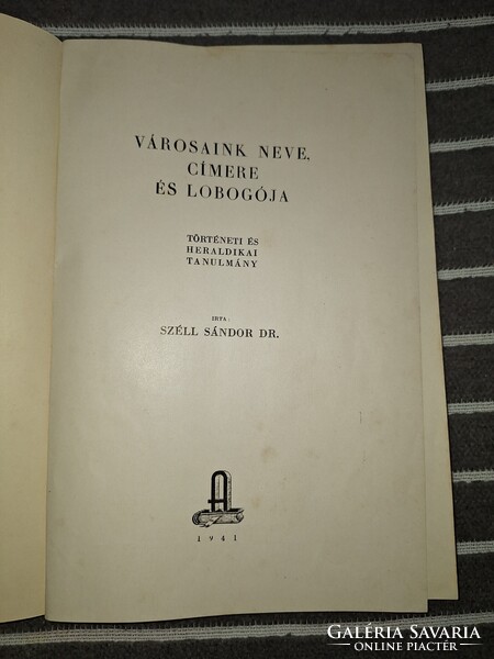 Dr. Széll Sándor: Városaink neve, címere és lobogója. Történeti és heraldikai tanulmány (Bp.) 1941.