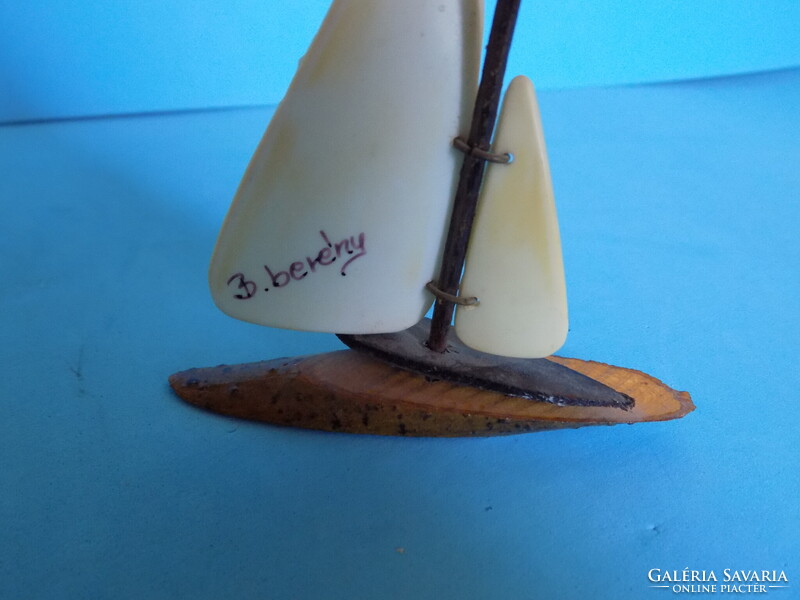 Balatonberény emlék vitorláshajó, retró Balatoni emlék hajó