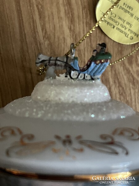 Gyönyörű fehér színű,  üveg karácsonyfa dísz, nem volt használva.