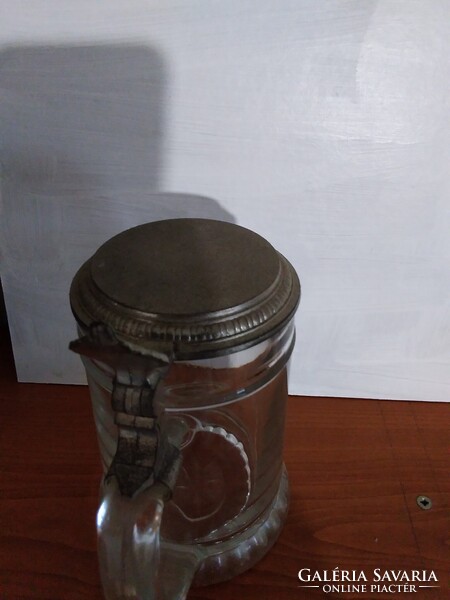 Német fedeles söröző korsó.