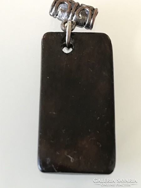 Kézzel faragott etno medál, 4,5 x 2 cm