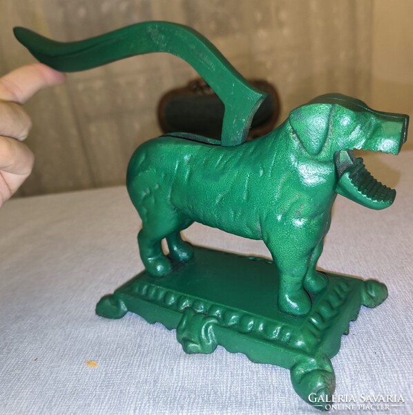 Antik öntöttvas Diótörő mogyoró Törő kutya Szecessziós Art Deco 2,48 kg. Felújított zöld színre !