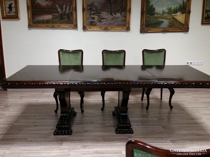 Felújított nagyméretű tálalószekrény asztallal székekkel