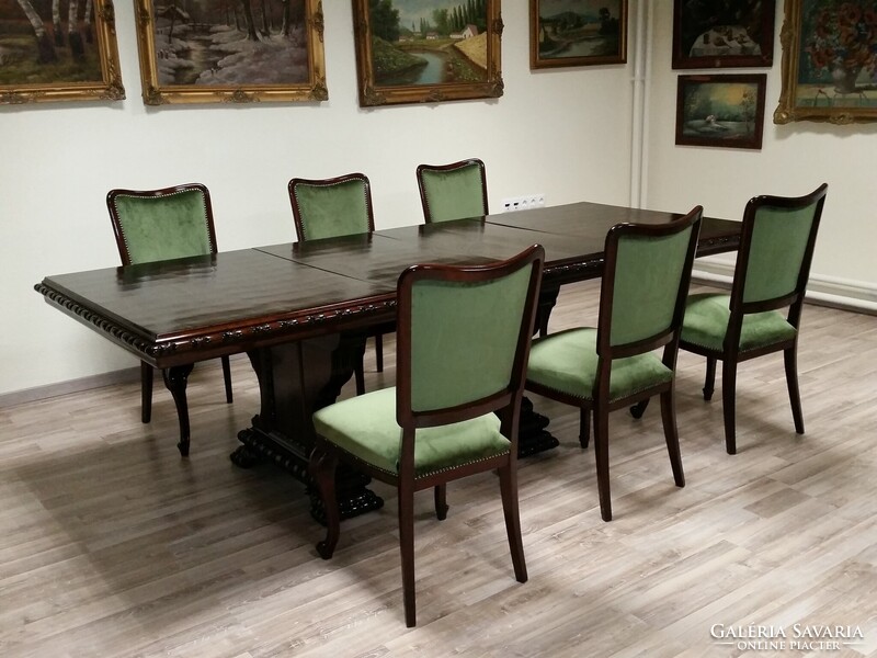 Felújított nagyméretű tálalószekrény asztallal székekkel