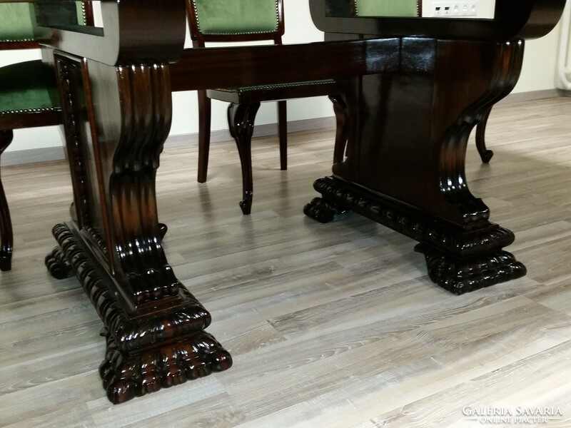 Felújított nagyméretű tálalószekrény asztallal székekkel