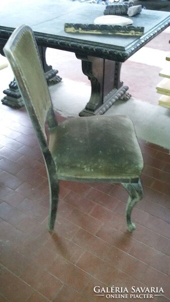 Felújított nagyméretű tálalószekrény asztallal székekkel