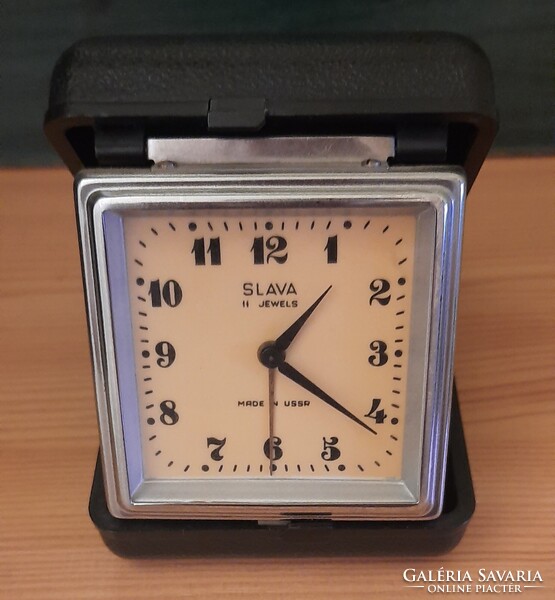 Szovjet gyártmányú SLAVA  mechanikus ébresztőóra