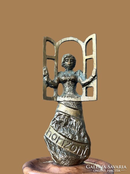 Józsa Lajos (1944- ): Ablakon kinéző nő , bronz szobor !