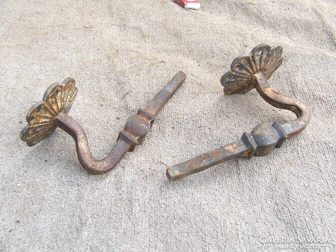 Kovácsolt tárgy tartó 2 db