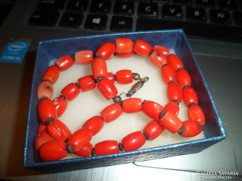 Klasszikus korall lánc