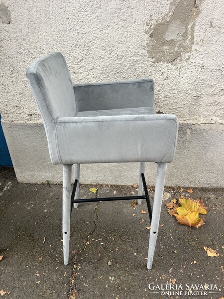 Design magas szék.