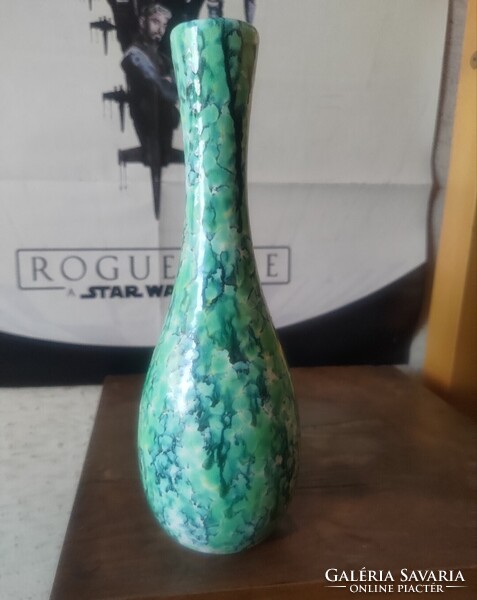 Iparművészeti váza