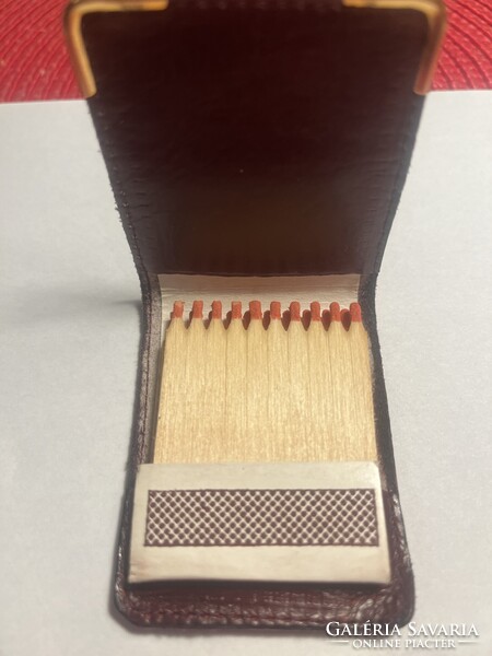 Bőr borítású gyufa