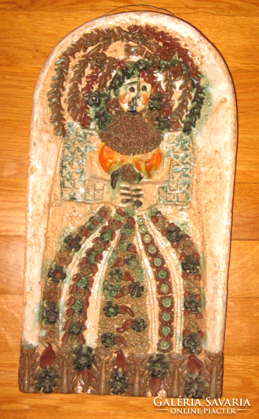 GYÖRGYEY ZSUZSA / 1931-2006 / IPARMŰVÉSZ :MENYASSZONY  MÁZAS SAMOTT FALIDÍSZ KERÁMIA