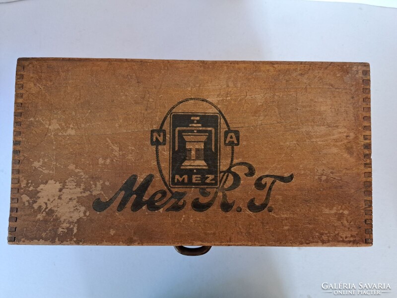 RITKASÁG! Mezvater torpedo Mez Rt. fa cérnás doboz, kis szekrény, remek állapot, gyűjteményi darab
