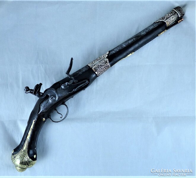 Wonderful, antique, muzzle-loading flintlock pistol, ca. 1720!!!
