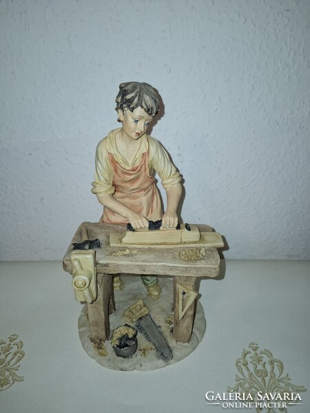 Ritkább! Capodimonte Asztalos  Inas   figurális szobor  Vivien  C.  alkotása