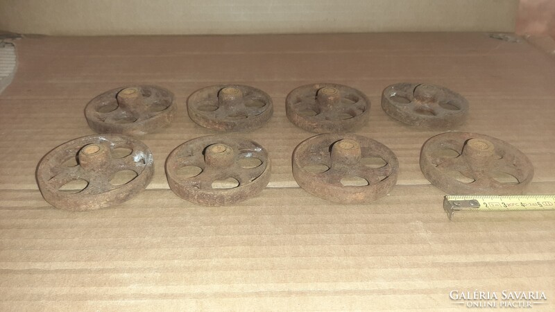 Gurulós játékhoz öntöttvas kerék