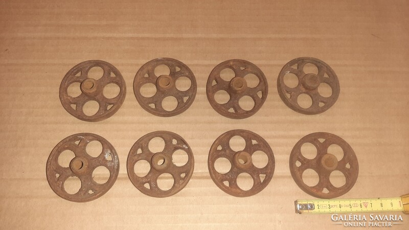 Gurulós játékhoz öntöttvas kerék