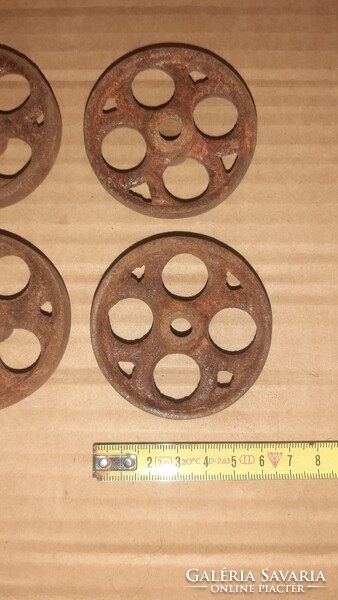 Gurulós játékhoz öntöttvas kerék