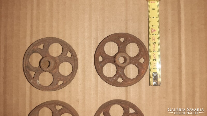 Gurulós játékhoz öntöttvas kerék