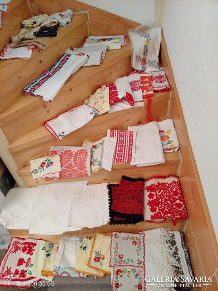 Eladó kb130db régi textilia