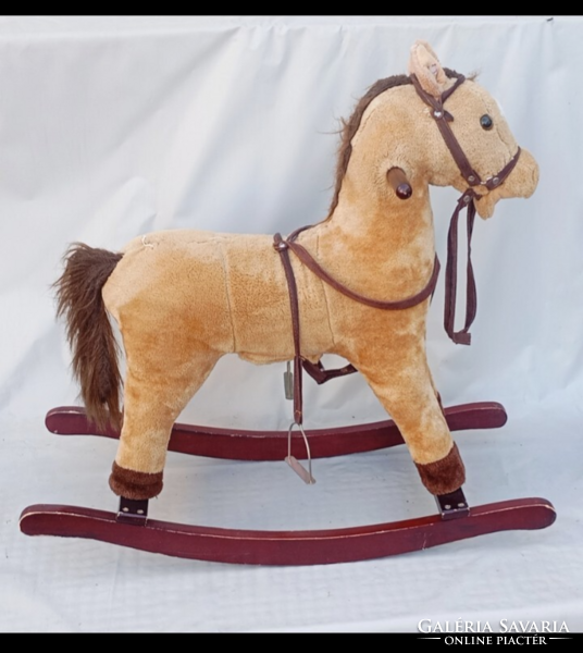 Retro, plüss hintaló hang effektekkel 1980