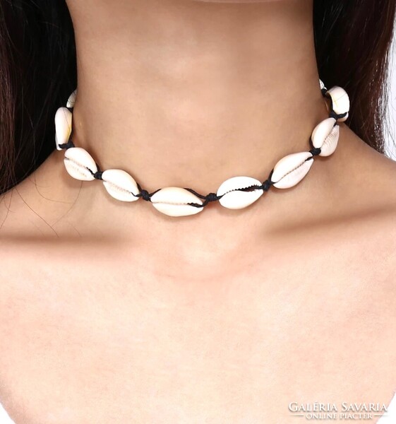 White real shell adjustable Necklace. Brand new can be adjustable size