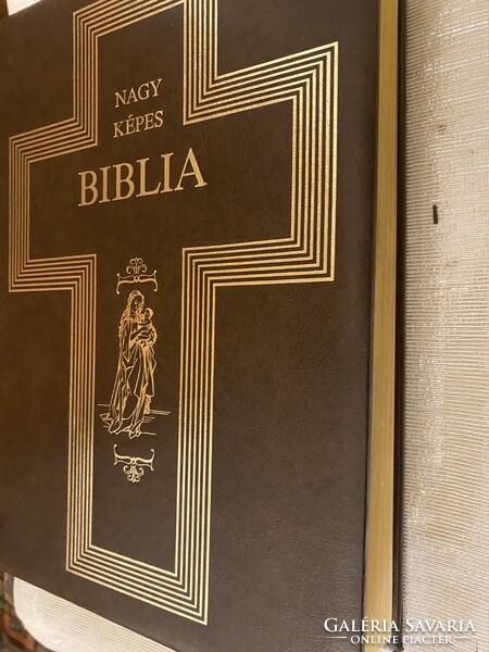 Nagy képes Biblia. Bp., [1972], Díszes műbőr kötésben, aranyozott lapszélekkel, kitűnő állapotban