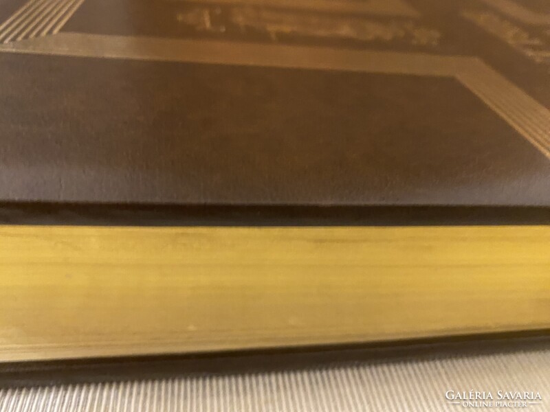 Nagy képes Biblia. Bp., [1972], Díszes műbőr kötésben, aranyozott lapszélekkel, kitűnő állapotban