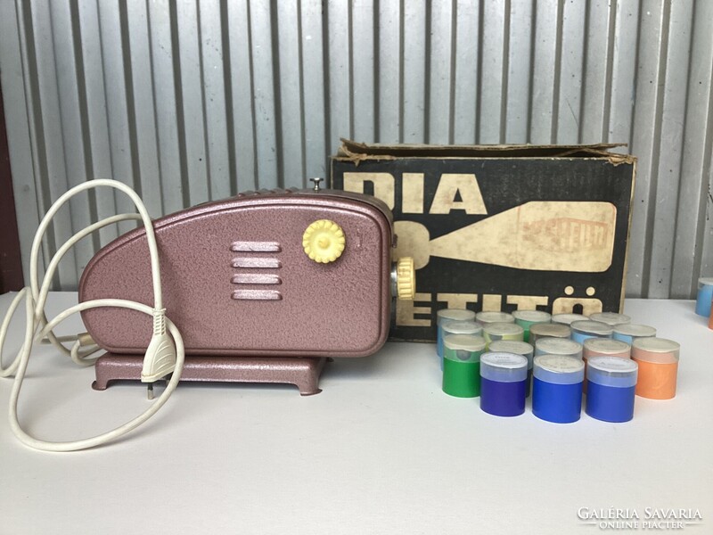 Dia vetítő 18 darab filmmel .