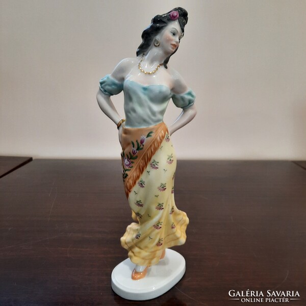 Herendi Carmen a cigány lány porcelán figura