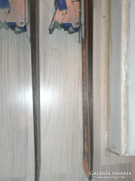 Blizzard Vollplast retro síléc, 140 cm-es Tyrolia kötéssel, sífékkel használt