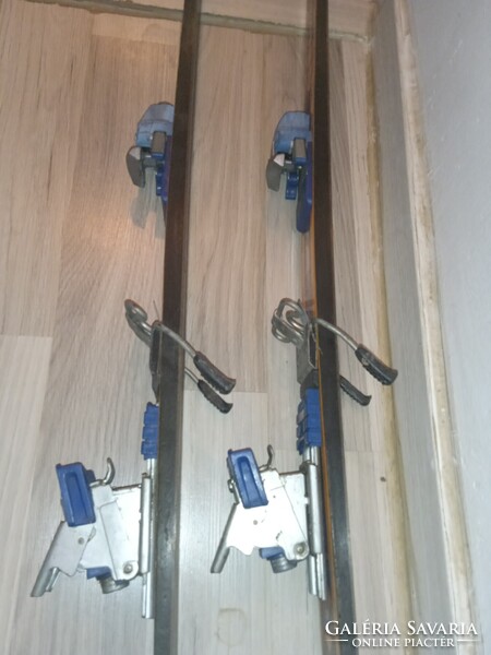 Blizzard Vollplast retro síléc, 140 cm-es Tyrolia kötéssel, sífékkel használt